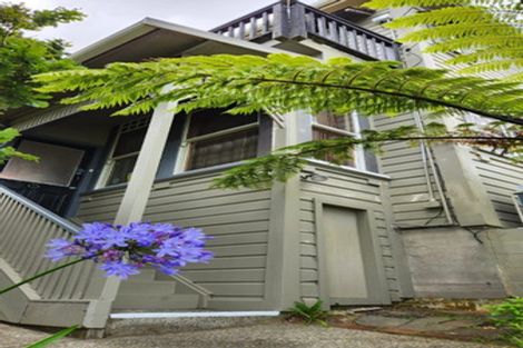 Photo of property in 94 Kelburn Parade, Kelburn, Wellington, 6012