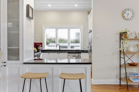 Photo of property in 7 Tui Glen Road, Birkenhead, Auckland, 0626