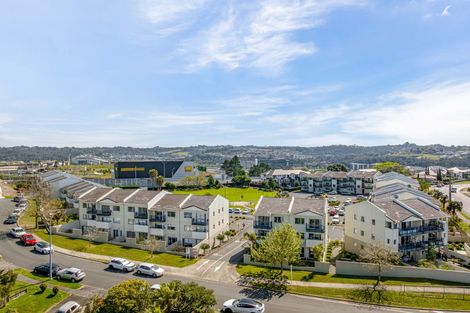 Photo of property in 13d/71 Spencer Road, Oteha, Auckland, 0632