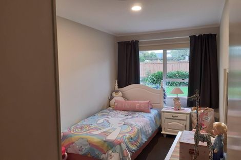 Photo of property in 2/21 Birman Close, Half Moon Bay, Auckland, 2012