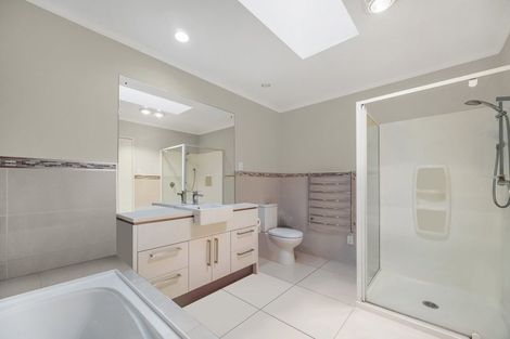 Photo of property in 18 Purchas Hill Drive, Stonefields, Auckland, 1072