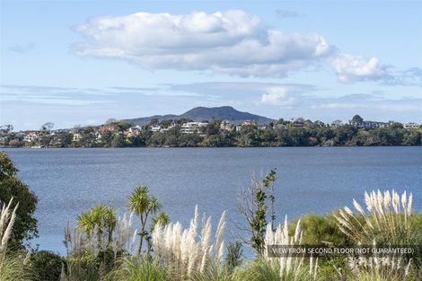 Photo of property in 18 Macbeth Court, Milford, Auckland, 0620