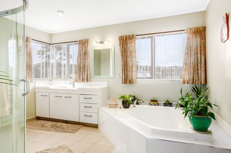 Photo of property in 8 Observatory Close, Whitby, Porirua, 5024