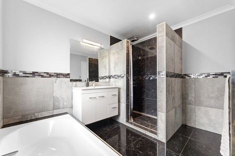 Photo of property in 23 Kahika Grove, Huapai, Kumeu, 0810