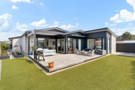 Photo of property in 121 Charleston Avenue, Whangamata, 3620