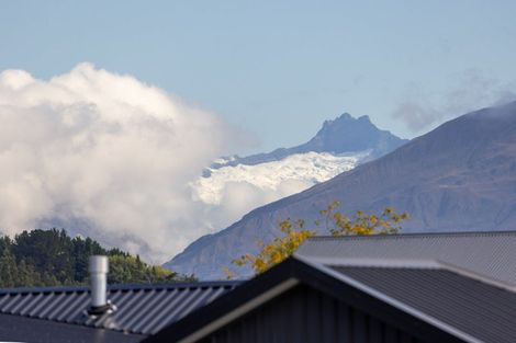 Photo of property in 16 Sapphire Spring Rise, Wanaka, 9305