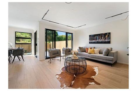 Photo of property in 11 Taipahitini Road, Rosehill, 2113