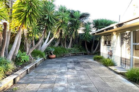 Photo of property in 2/546a Glenfield Road, Glenfield, Auckland, 0629