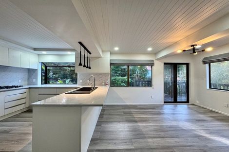 Photo of property in 11 Goodwood Drive, Goodwood Heights, Auckland, 2105