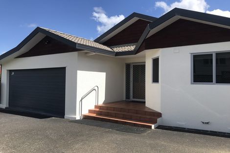 Photo of property in 3/2 East Coast Road, Milford, Auckland, 0620