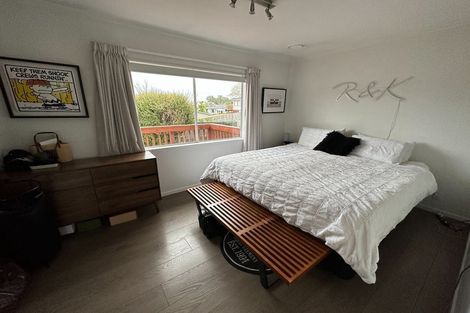 Photo of property in 3 Sispara Place, Beach Haven, Auckland, 0626