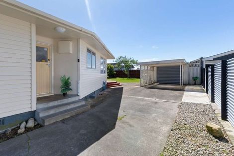 Photo of property in 17 Abraham Crescent, Milson, Palmerston North, 4414