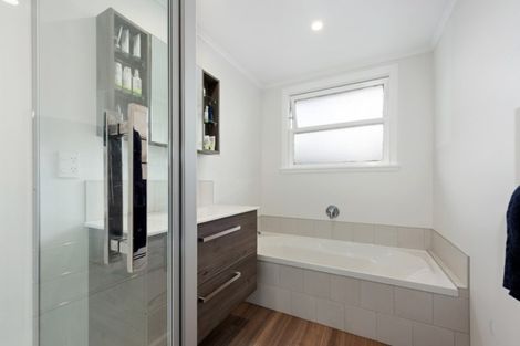 Photo of property in 15 Whirinaki Crescent, Heretaunga, Upper Hutt, 5018