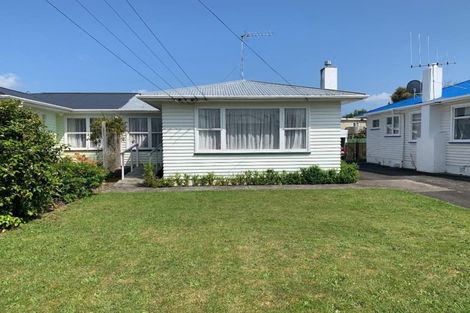 Photo of property in 15 Karaka Crescent, Levin, 5510