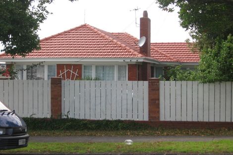 Photo of property in 61 Lynwood Road, New Lynn, Auckland, 0600