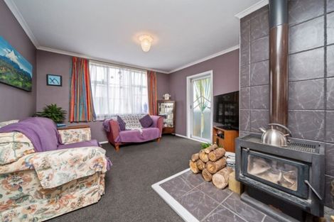 Photo of property in 80 Railway Street, Eltham, 4322