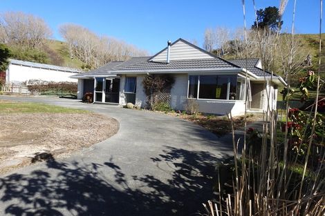 Photo of property in 1 Ongo Road, Hunterville, 4730