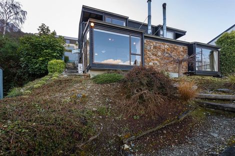 Photo of property in 7b Cameron Place, Fernhill, Queenstown, 9300