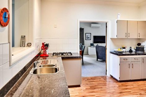 Photo of property in 10 York Street, Moera, Lower Hutt, 5010