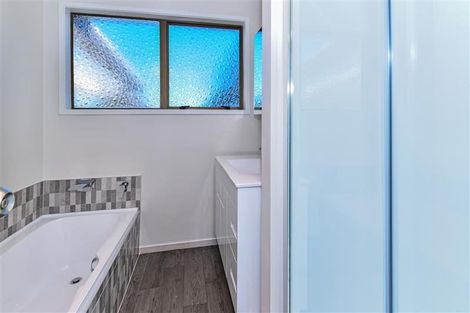 Photo of property in 125 Sykes Road, Weymouth, Auckland, 2103