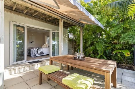 Photo of property in 5 Ravenwood Drive, Forrest Hill, Auckland, 0620