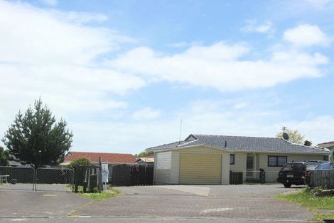 Photo of property in 16 De Bloge Place, Clendon Park, Auckland, 2103
