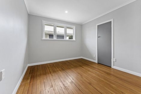 Photo of property in 19 Botanical Road, Takaro, Palmerston North, 4412