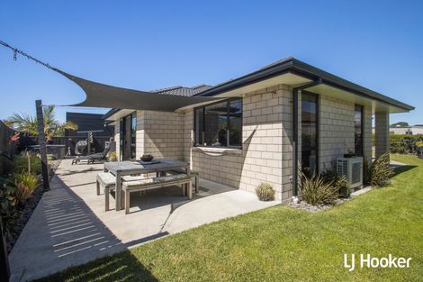 Photo of property in 14 Reel Road, Athenree, Waihi Beach, 3611