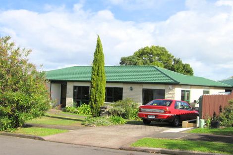 Photo of property in 25 Parramatta Place, Botany Downs, Auckland, 2010