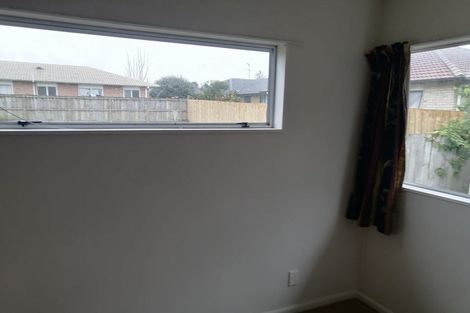 Photo of property in 2/8 Sunburst Street, Papakura, 2110