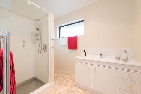 Photo of property in 27 Parkvale Road, Karori, Wellington, 6012