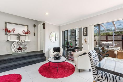 Photo of property in 52 Hewlett Road, Massey, Auckland, 0614