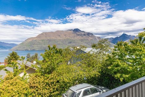 Photo of property in 4 Sainsbury Road, Fernhill, Queenstown, 9300