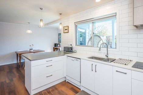 Photo of property in 6 Hicks Crescent, Waikanae Beach, Waikanae, 5036