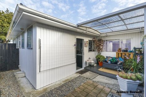 Photo of property in 16 Carow Street, Palmerston North, 4410