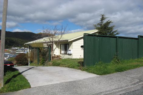 Photo of property in 5 Naseby Grove, Wainuiomata, Lower Hutt, 5014
