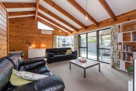 Photo of property in 2/19 Becroft Drive, Forrest Hill, Auckland, 0620