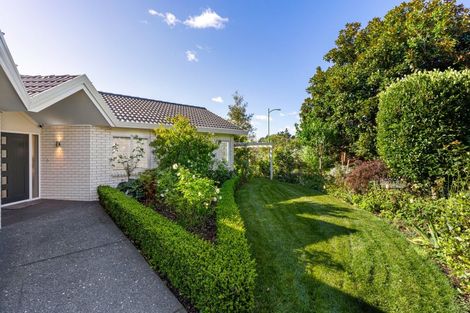 Photo of property in 17 Te Wharau Drive, Greenhithe, Auckland, 0632