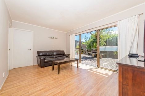 Photo of property in 3 Mulberry Place, Glenfield, Auckland, 0629