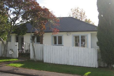 Photo of property in 18 Fairmount Road, Titirangi, Auckland, 0604