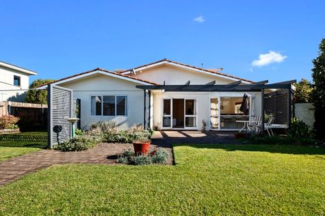 Photo of property in 158 Heta Road, Highlands Park, New Plymouth, 4312