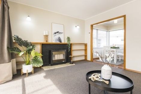 Photo of property in 10 Catlins Crescent, Milson, Palmerston North, 4414