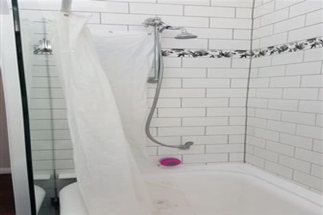 Photo of property in 17 Patanga Crescent, Thorndon, Wellington, 6011