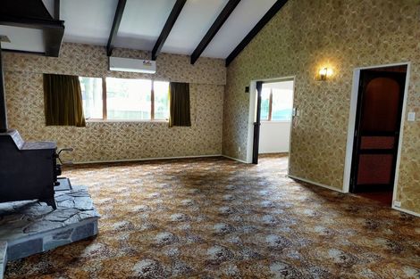 Photo of property in 5 Swanson Road, Henderson, Auckland, 0610