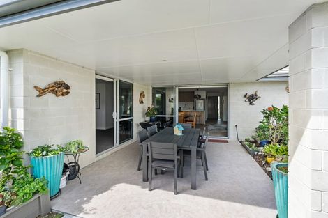 Photo of property in 104 Kaurinui Crescent, One Tree Point, 0118