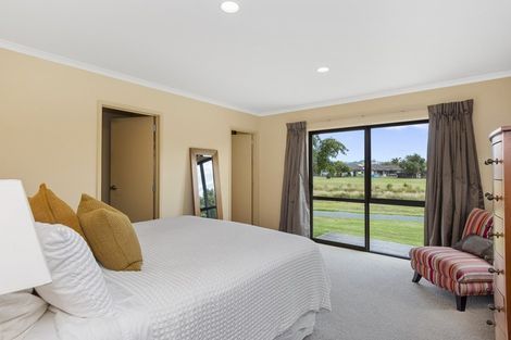 Photo of property in 10 Piha Close, Papamoa Beach, Papamoa, 3118