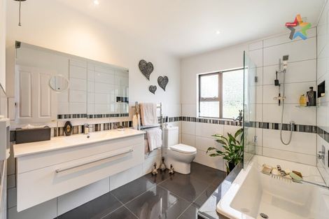 Photo of property in 18 Jacaranda Grove, Maungaraki, Lower Hutt, 5010