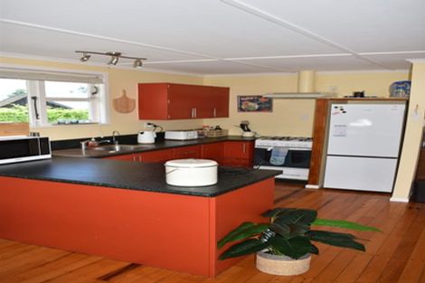 Photo of property in 44 Sarah Street, Waikawa Beach, Levin, 5573