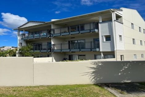 Photo of property in 13c/71 Spencer Road, Oteha, Auckland, 0632