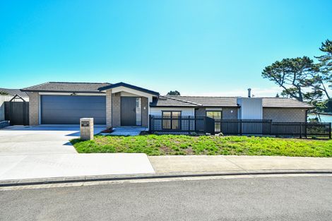 Photo of property in 30 Harbour Crest Drive, Waiuku, 2123